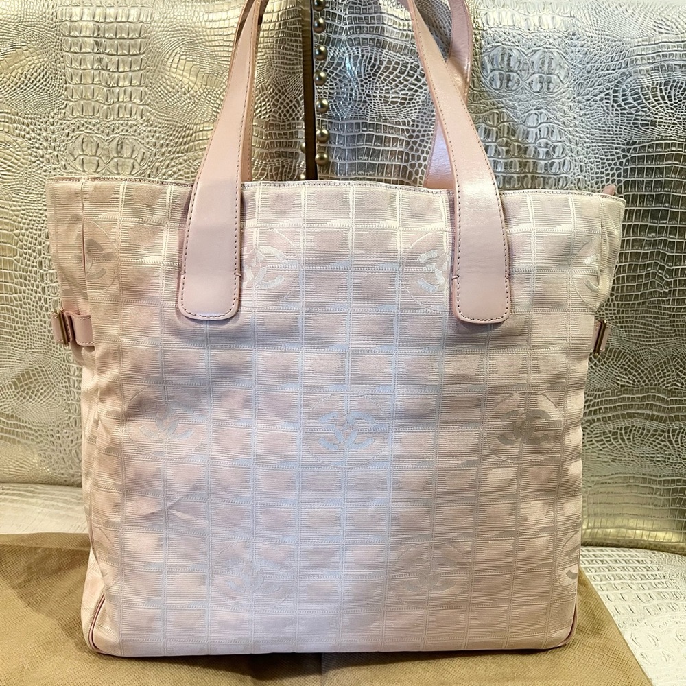 Chanel Pink Travel Large Tote Bag 100% Authentic-read 👇